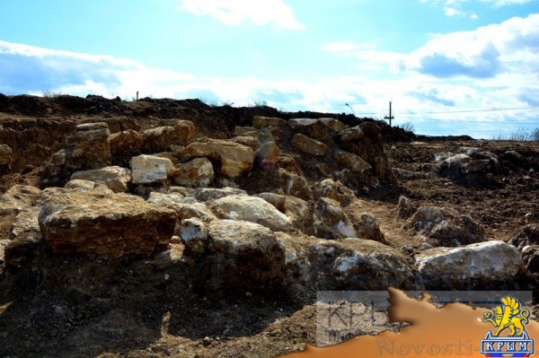 Археологи обнаружили захоронение скифских воинов в ходе раскопок на автоподходах к Крымскому мосту в Керчи (ФОТО) - «Культура Крыма» Археологи обнаружили захоронение скифских воинов в ходе раскопок на автоподходах к Крымскому мосту в Керчи (ФОТО) - «Культура Крыма»