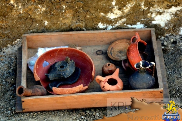 Археологи обнаружили захоронение скифских воинов в ходе раскопок на автоподходах к Крымскому мосту в Керчи (ФОТО) - «Культура Крыма» Археологи обнаружили захоронение скифских воинов в ходе раскопок на автоподходах к Крымскому мосту в Керчи (ФОТО) - «Культура Крыма»