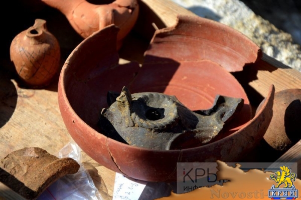 Археологи обнаружили захоронение скифских воинов в ходе раскопок на автоподходах к Крымскому мосту в Керчи (ФОТО) - «Культура Крыма» Археологи обнаружили захоронение скифских воинов в ходе раскопок на автоподходах к Крымскому мосту в Керчи (ФОТО) - «Культура Крыма»