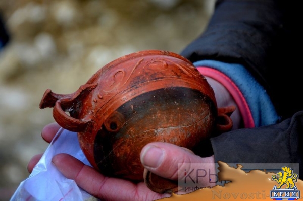 Археологи обнаружили захоронение скифских воинов в ходе раскопок на автоподходах к Крымскому мосту в Керчи (ФОТО) - «Культура Крыма» Археологи обнаружили захоронение скифских воинов в ходе раскопок на автоподходах к Крымскому мосту в Керчи (ФОТО) - «Культура Крыма»