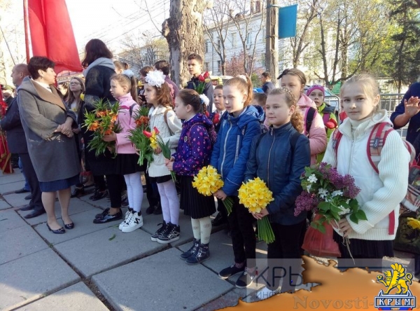 Симферополь празднует 73-ю годовщину освобождения от немецко-фашистских захватчиков (ФОТО) - «70 лет Победы» Симферополь празднует 73-ю годовщину освобождения от немецко-фашистских захватчиков (ФОТО) - «70 лет Победы»