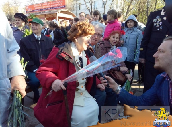 Симферополь празднует 73-ю годовщину освобождения от немецко-фашистских захватчиков (ФОТО) - «70 лет Победы» Симферополь празднует 73-ю годовщину освобождения от немецко-фашистских захватчиков (ФОТО) - «70 лет Победы»