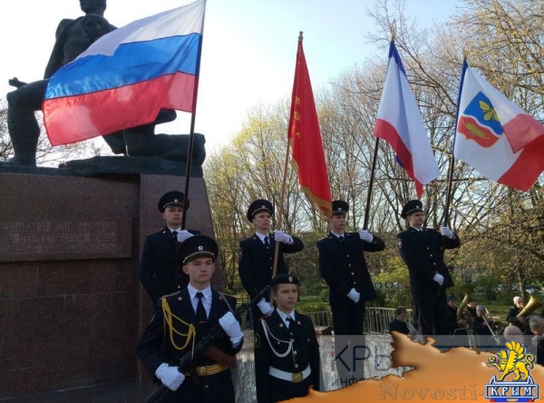 Симферополь празднует 73-ю годовщину освобождения от немецко-фашистских захватчиков (ФОТО) - «70 лет Победы» Симферополь празднует 73-ю годовщину освобождения от немецко-фашистских захватчиков (ФОТО) - «70 лет Победы»