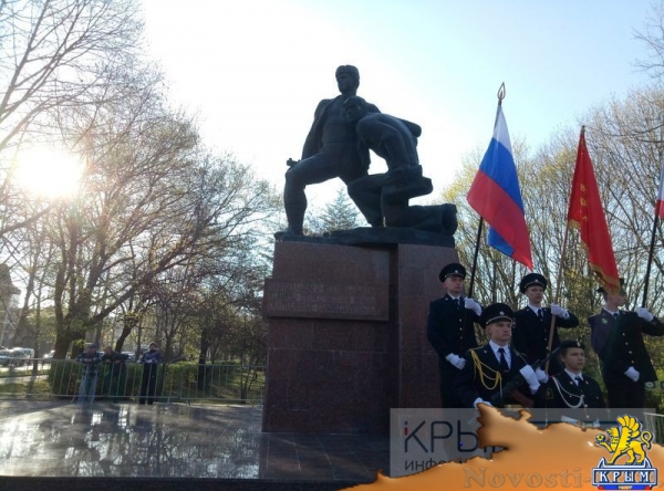 Симферополь празднует 73-ю годовщину освобождения от немецко-фашистских захватчиков (ФОТО) - «70 лет Победы» Симферополь празднует 73-ю годовщину освобождения от немецко-фашистских захватчиков (ФОТО) - «70 лет Победы»
