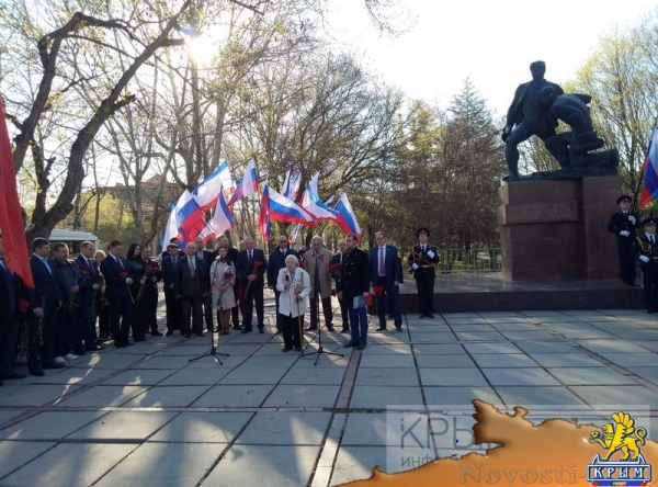 Симферополь празднует 73-ю годовщину освобождения от немецко-фашистских захватчиков (ФОТО) - «70 лет Победы» Симферополь празднует 73-ю годовщину освобождения от немецко-фашистских захватчиков (ФОТО) - «70 лет Победы»