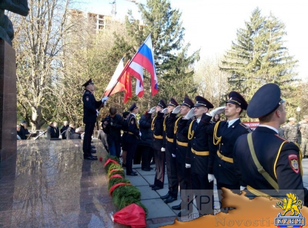 Симферополь празднует 73-ю годовщину освобождения от немецко-фашистских захватчиков (ФОТО) - «70 лет Победы» Симферополь празднует 73-ю годовщину освобождения от немецко-фашистских захватчиков (ФОТО) - «70 лет Победы»