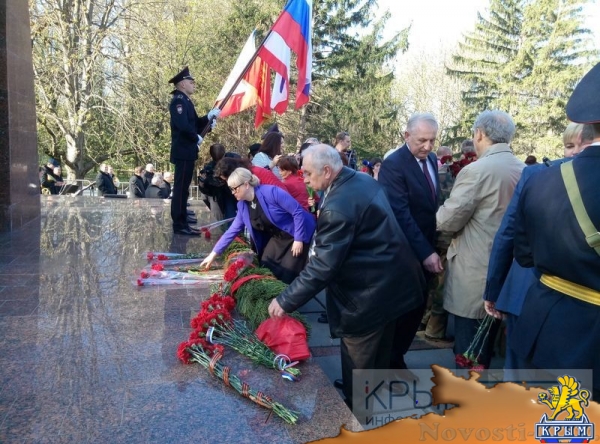 Симферополь празднует 73-ю годовщину освобождения от немецко-фашистских захватчиков (ФОТО) - «70 лет Победы» Симферополь празднует 73-ю годовщину освобождения от немецко-фашистских захватчиков (ФОТО) - «70 лет Победы»