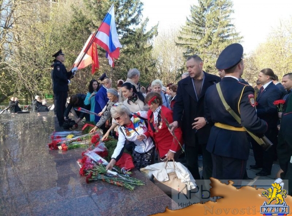 Симферополь празднует 73-ю годовщину освобождения от немецко-фашистских захватчиков (ФОТО) - «70 лет Победы» Симферополь празднует 73-ю годовщину освобождения от немецко-фашистских захватчиков (ФОТО) - «70 лет Победы»
