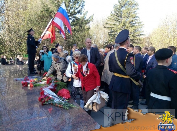Симферополь празднует 73-ю годовщину освобождения от немецко-фашистских захватчиков (ФОТО) - «70 лет Победы» Симферополь празднует 73-ю годовщину освобождения от немецко-фашистских захватчиков (ФОТО) - «70 лет Победы»