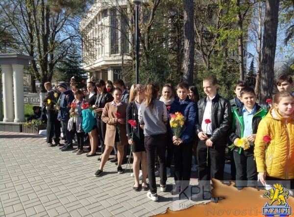 Симферополь празднует 73-ю годовщину освобождения от немецко-фашистских захватчиков (ФОТО) - «70 лет Победы» Симферополь празднует 73-ю годовщину освобождения от немецко-фашистских захватчиков (ФОТО) - «70 лет Победы»