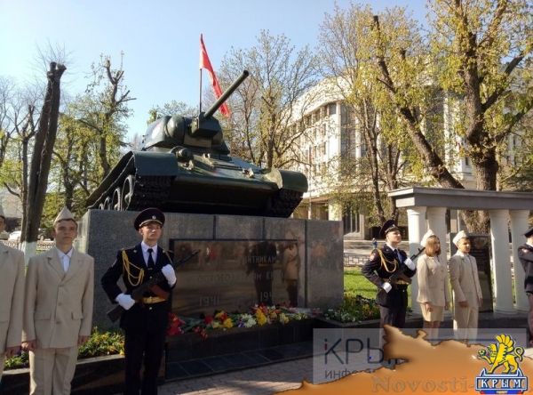 Симферополь празднует 73-ю годовщину освобождения от немецко-фашистских захватчиков (ФОТО) - «70 лет Победы» Симферополь празднует 73-ю годовщину освобождения от немецко-фашистских захватчиков (ФОТО) - «70 лет Победы»