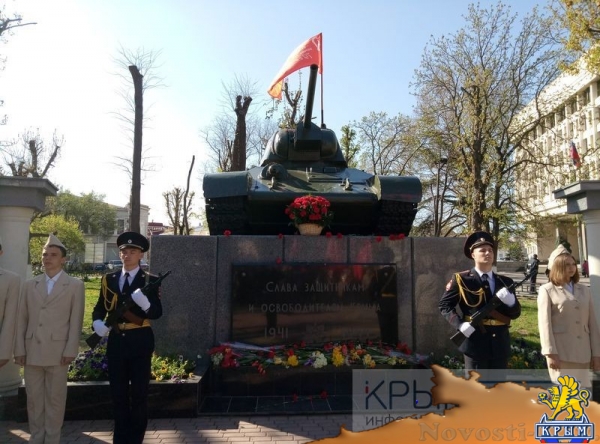 Симферополь празднует 73-ю годовщину освобождения от немецко-фашистских захватчиков (ФОТО) - «70 лет Победы» Симферополь празднует 73-ю годовщину освобождения от немецко-фашистских захватчиков (ФОТО) - «70 лет Победы»