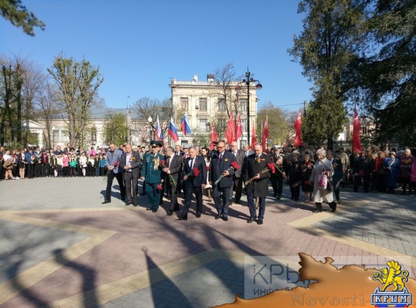 Симферополь празднует 73-ю годовщину освобождения от немецко-фашистских захватчиков (ФОТО) - «70 лет Победы» Симферополь празднует 73-ю годовщину освобождения от немецко-фашистских захватчиков (ФОТО) - «70 лет Победы»