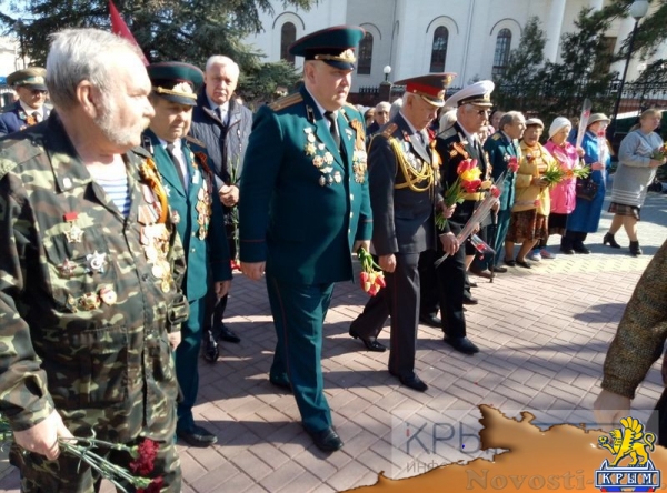 Симферополь празднует 73-ю годовщину освобождения от немецко-фашистских захватчиков (ФОТО) - «70 лет Победы» Симферополь празднует 73-ю годовщину освобождения от немецко-фашистских захватчиков (ФОТО) - «70 лет Победы»
