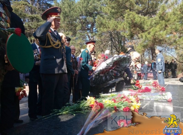 Симферополь празднует 73-ю годовщину освобождения от немецко-фашистских захватчиков (ФОТО) - «70 лет Победы» Симферополь празднует 73-ю годовщину освобождения от немецко-фашистских захватчиков (ФОТО) - «70 лет Победы»
