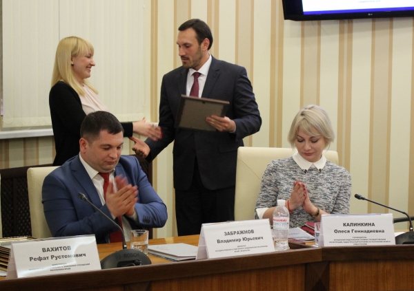 Работу Госкомрегистра за 2016 год оценили положительно - «Госкомрегистр»