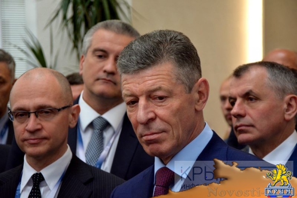 Козак и Кириенко ознакомились с выставкой инвестиционного потенциала Крыма на ЯМЭФ (ФОТО) - «Культура Крыма» Козак и Кириенко ознакомились с выставкой инвестиционного потенциала Крыма на ЯМЭФ (ФОТО) - «Культура Крыма»