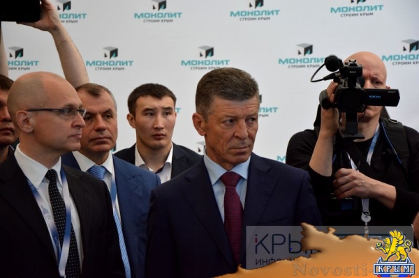 Козак и Кириенко ознакомились с выставкой инвестиционного потенциала Крыма на ЯМЭФ (ФОТО) - «Культура Крыма» Козак и Кириенко ознакомились с выставкой инвестиционного потенциала Крыма на ЯМЭФ (ФОТО) - «Культура Крыма»
