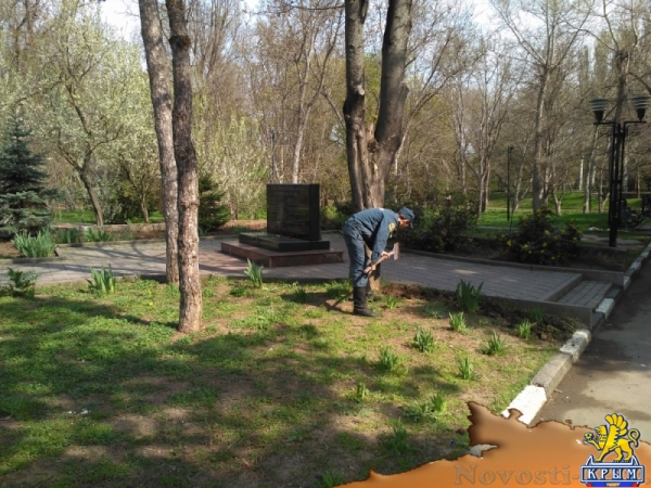 В Симферополе помыли мемориал жертвам Чернобыля (ФОТО) - «Симферополь»