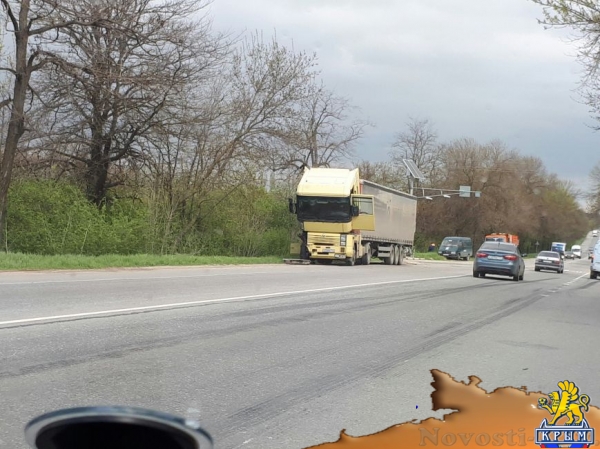 На трассе Симферополь-Феодосия в ДТП попали фура и внедорожник (ФОТО) - «Симферополь»