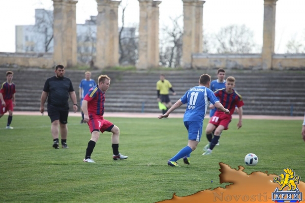 В Кубке города по футболу стал известен первый полуфиналист - «Керчь»