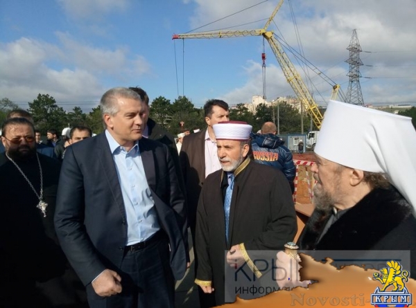Аксёнов дал старт заливке фундамента под Соборную мечеть в Симферополе (ФОТО) - «Политика Крыма»