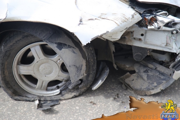 В Керчи «Волга» столкнулась с «Ладой» и въехала в дом - «Происшествия»