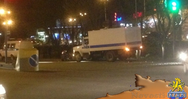 Полицейский автозак «с разгона» протаранил легковушку в Симферополе - «Происшествия»