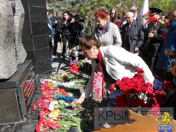 Траурный митинг в память о жертвах Чернобыльской катастрофы прошел в Симферополе (ФОТО) - «Общество Крыма» Траурный митинг в память о жертвах Чернобыльской катастрофы прошел в Симферополе (ФОТО) - «Общество Крыма»