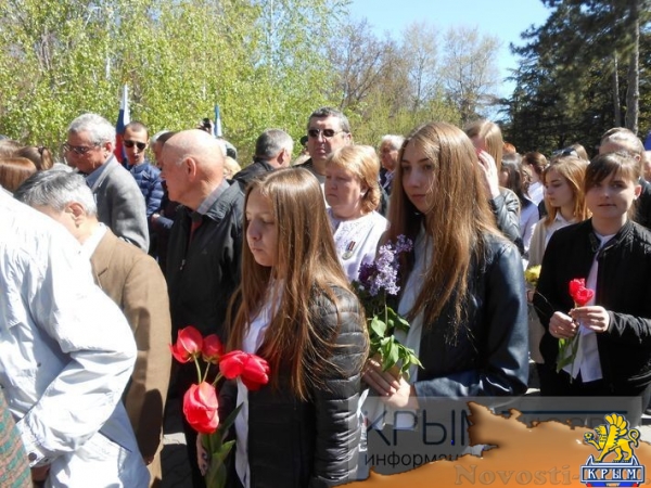 Траурный митинг в память о жертвах Чернобыльской катастрофы прошел в Симферополе (ФОТО) - «Общество Крыма» Траурный митинг в память о жертвах Чернобыльской катастрофы прошел в Симферополе (ФОТО) - «Общество Крыма»