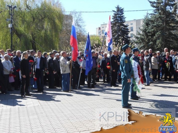 Траурный митинг в память о жертвах Чернобыльской катастрофы прошел в Симферополе (ФОТО) - «Общество Крыма» Траурный митинг в память о жертвах Чернобыльской катастрофы прошел в Симферополе (ФОТО) - «Общество Крыма»