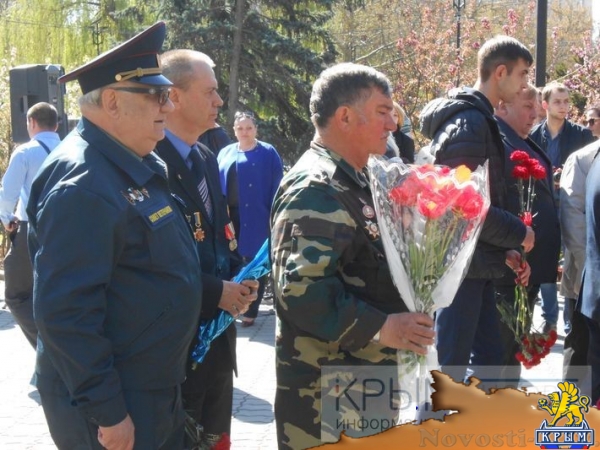 Траурный митинг в память о жертвах Чернобыльской катастрофы прошел в Симферополе (ФОТО) - «Общество Крыма» Траурный митинг в память о жертвах Чернобыльской катастрофы прошел в Симферополе (ФОТО) - «Общество Крыма»