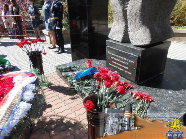 Траурный митинг в память о жертвах Чернобыльской катастрофы прошел в Симферополе (ФОТО) - «Общество Крыма» Траурный митинг в память о жертвах Чернобыльской катастрофы прошел в Симферополе (ФОТО) - «Общество Крыма»