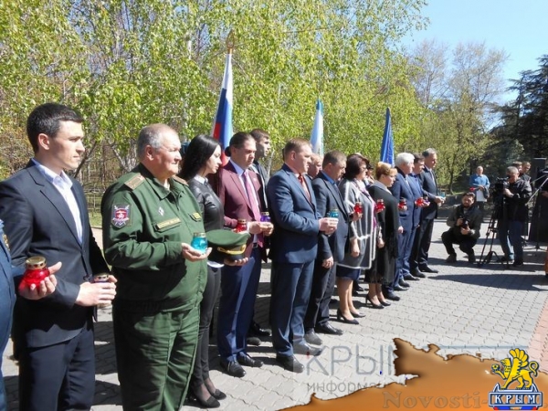 Траурный митинг в память о жертвах Чернобыльской катастрофы прошел в Симферополе (ФОТО) - «Общество Крыма» Траурный митинг в память о жертвах Чернобыльской катастрофы прошел в Симферополе (ФОТО) - «Общество Крыма»