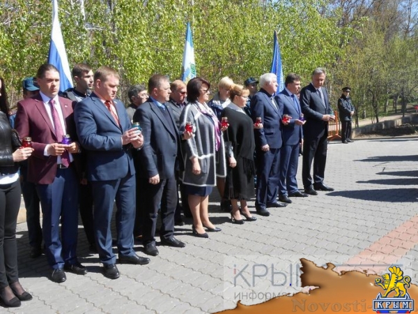 Траурный митинг в память о жертвах Чернобыльской катастрофы прошел в Симферополе (ФОТО) - «Общество Крыма» Траурный митинг в память о жертвах Чернобыльской катастрофы прошел в Симферополе (ФОТО) - «Общество Крыма»