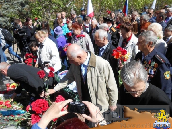 Траурный митинг в память о жертвах Чернобыльской катастрофы прошел в Симферополе (ФОТО) - «Общество Крыма» Траурный митинг в память о жертвах Чернобыльской катастрофы прошел в Симферополе (ФОТО) - «Общество Крыма»