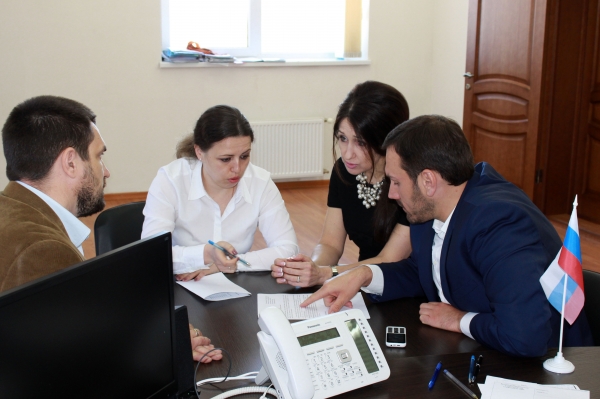 Специалисты Госкомрегистра оказывают содействие в оперативном оформлении 135 объектов недвижимости ГУП РК «Крымхлеб» - «Госкомрегистр»