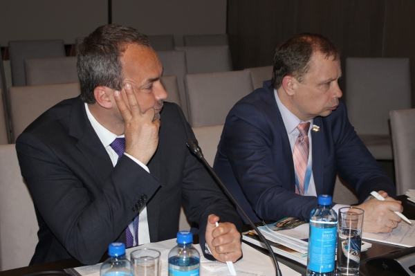 Госкомрегистр идет по пути исключения прямого общения заявителей с госрегистраторами - «Госкомрегистр»