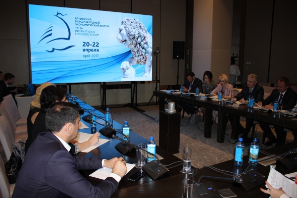 В Госкомрегистре планируют увеличить количество госрегистраторов более чем в 2 раза - «Госкомрегистр»