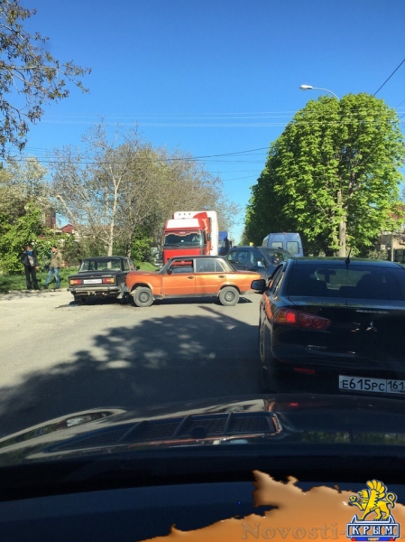 С утра Симферополь встал в больших пробках из-за нескольких ДТП - «Новости Крыма»