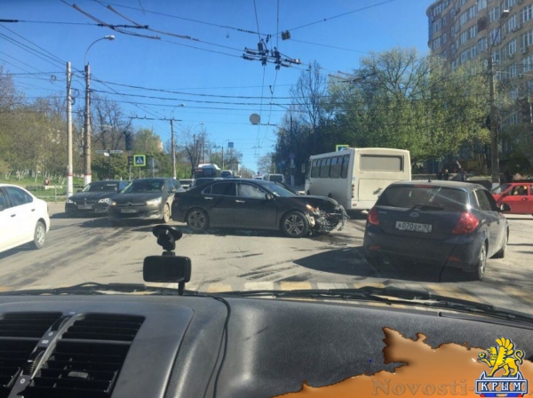 За сутки в Симферополе произошло несколько крупных ДТП - «Новости Крыма» За сутки в Симферополе произошло несколько крупных ДТП - «Новости Крыма»
