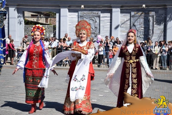 Праздник, посвященный открытию курортного сезона, стартовал в Евпатории (ФОТО) - «Экономика Крыма»