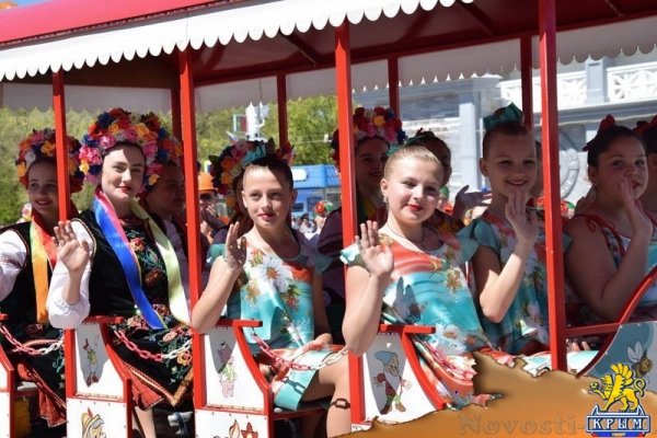 Праздник, посвященный открытию курортного сезона, стартовал в Евпатории (ФОТО) - «Экономика Крыма»