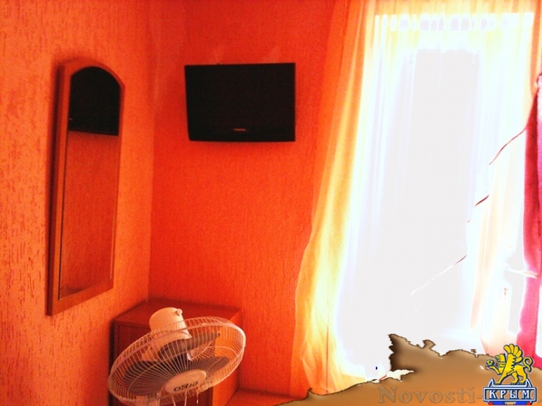 Отдых в Феодосии. Сдаю двухэтаж.Коттэдж на 4-5 чел. в Феодосии Отдых в Крыму 2017 - жильё в Крыму без посредников - «Отдых в Феодосии»