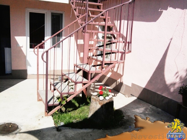 Отдых в Феодосии. Сдаю двухэтаж.Коттэдж на 4-5 чел. в Феодосии Отдых в Крыму 2017 - жильё в Крыму без посредников - «Отдых в Феодосии»