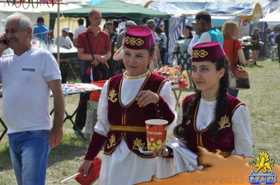 На празднике Хыдырлез приготовили самый большой чебурек в мире - «Жизнь» На празднике Хыдырлез приготовили самый большой чебурек в мире - «Жизнь»