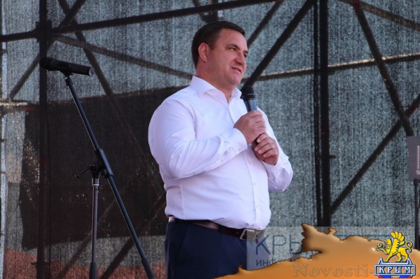 Ялтинцы отметили Первомай праздничной демонстрацией на главной улице города (ФОТО) - «Общество Крыма»