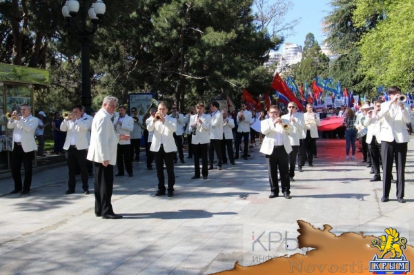 Ялтинцы отметили Первомай праздничной демонстрацией на главной улице города (ФОТО) - «Общество Крыма»