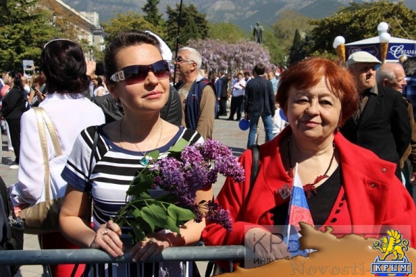 Ялтинцы отметили Первомай праздничной демонстрацией на главной улице города (ФОТО) - «Общество Крыма»