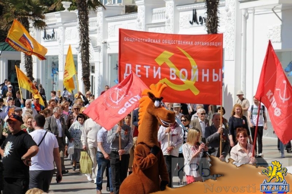 Ялтинцы отметили Первомай праздничной демонстрацией на главной улице города (ФОТО) - «Общество Крыма»